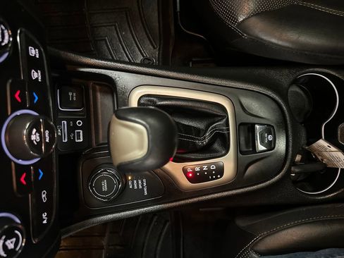 Used 2018 Jeep Cherokee High Altitude w/ Luxury Group image 30