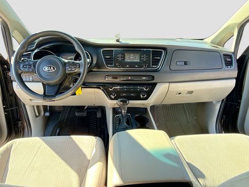 Used 2016 Kia Sedona LX image 3