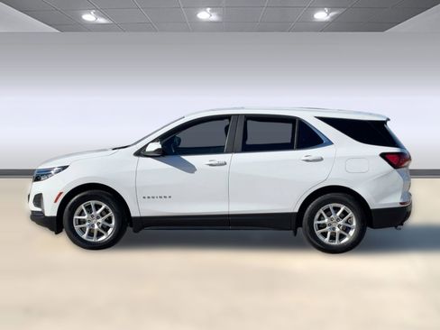 Used 2022 Chevrolet Equinox LT image 2
