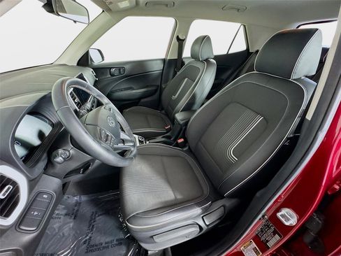 Certified 2023 Hyundai Venue Limited w/ Cargo Package FWD image 11