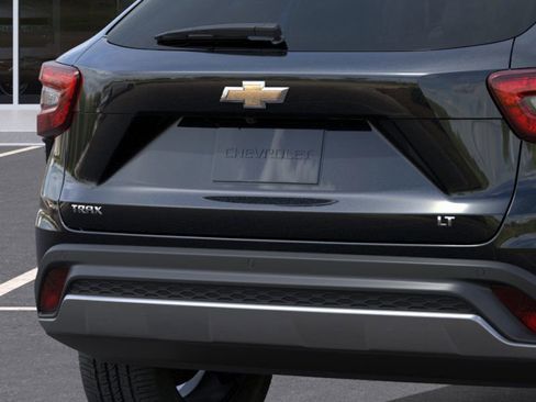 New 2025 Chevrolet Trax LT w/ Sunroof Package image 38