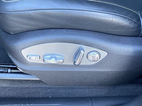 Used 2025 Porsche Macan AWD/4WD image 19