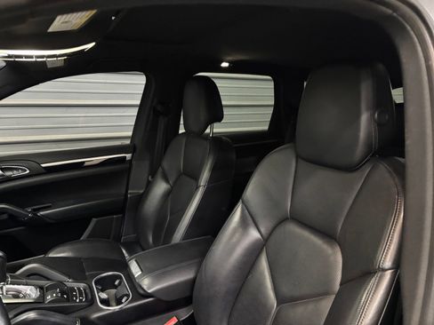 Used 2018 Porsche Cayenne AWD/4WD image 9