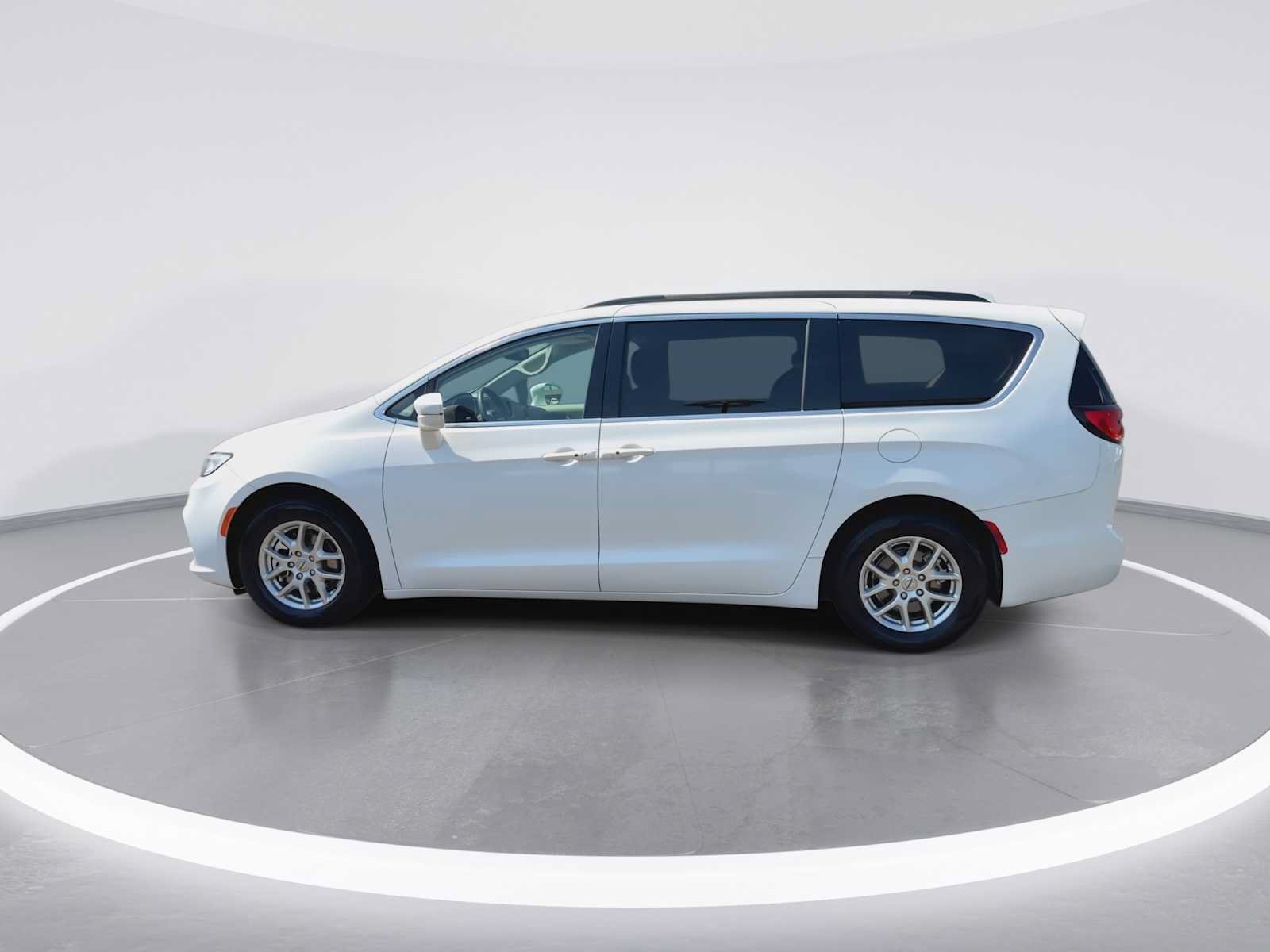 Used 2022 Chrysler Pacifica Touring-L FWD image 5
