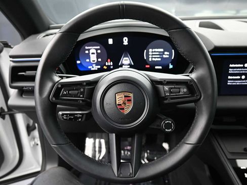Certified 2025 Porsche Macan Electric RWD image 9