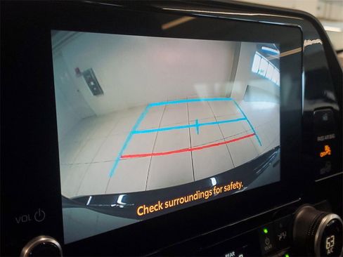 Used 2023 Toyota Highlander L image 27