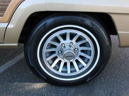 Used 1990 Jeep Grand Wagoneer image 86