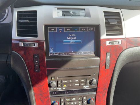 Used 2013 Cadillac Escalade ESV Premium image 25