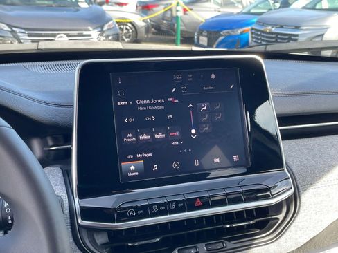 Used 2025 Jeep Compass Latitude image 20