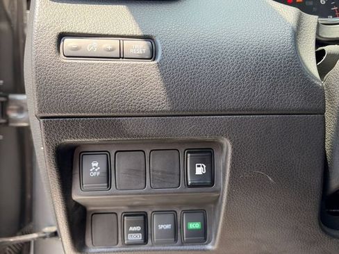 Used 2018 Nissan Rogue S AWD/4WD image 18