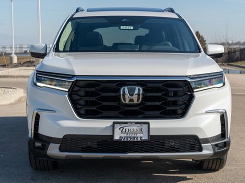 New 2025 Honda Pilot Touring image 2