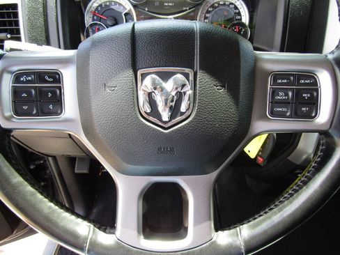 Used 2022 RAM 1500 Classic SLT AWD/4WD image 14