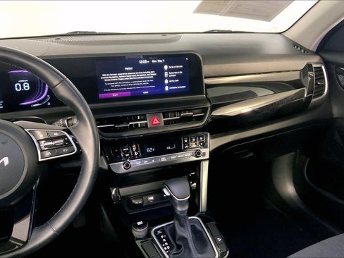 Certified 2025 Kia Seltos S FWD image 6