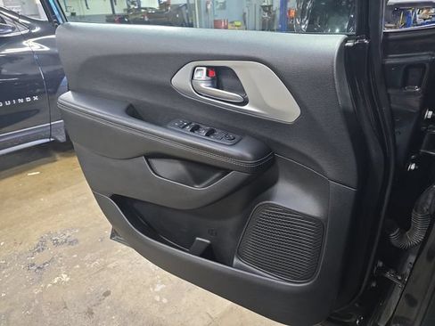 Used 2018 Chrysler Pacifica Touring Plus w/ S Appearance Package FWD image 29
