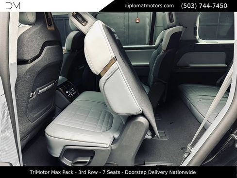 Used 2025 Rivian R1S Premium image 26