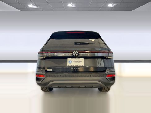 New 2026 Volkswagen Taos SE image 10