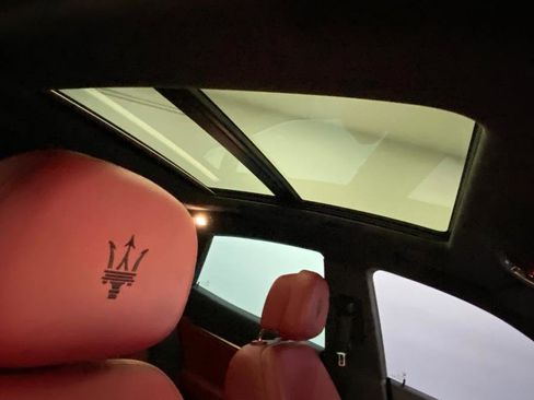 Used 2018 Maserati Levante GranLusso image 25