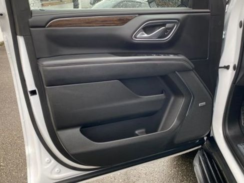 Used 2022 Chevrolet Tahoe Premier w/ Premium Package image 13