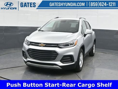 Used 2022 Chevrolet Trax LT w/ LT Convenience Package image 6