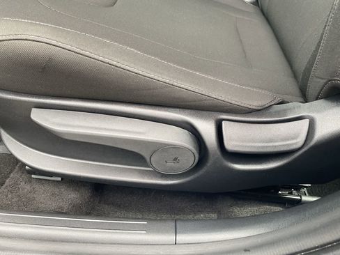 Used 2025 Hyundai Elantra SEL FWD image 12