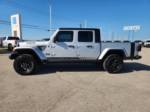 Used 2024 Jeep Gladiator Sport AWD/4WD image 4