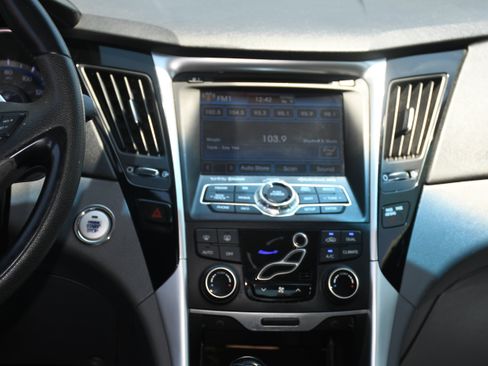 Used 2013 Hyundai Sonata Limited w/ Premium Pkg FWD image 17