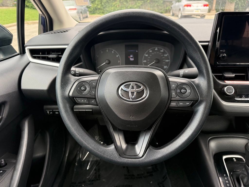 Used 2025 Toyota Corolla LE FWD image 18