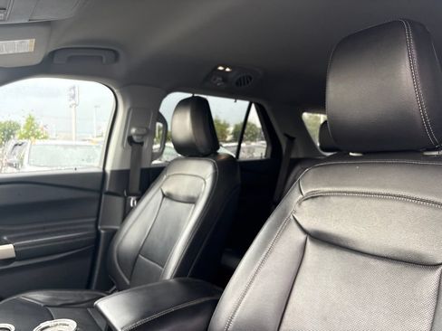 Used 2021 Ford Explorer Limited w/ Equipment Group 301A AWD/4WD image 5