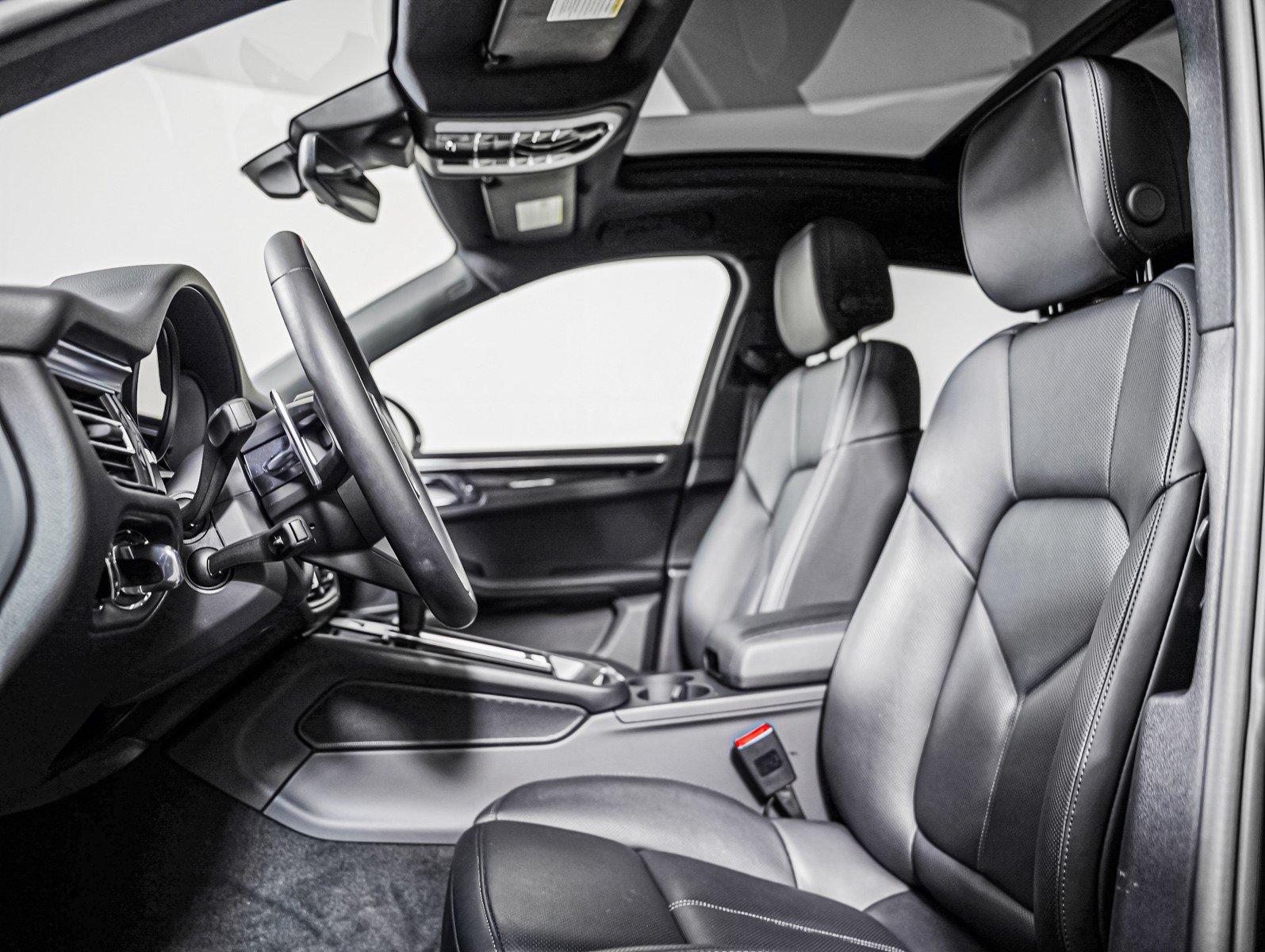 Certified 2026 Porsche Macan S AWD/4WD image 5