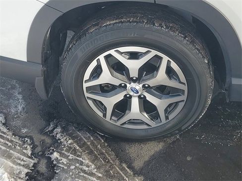 Used 2023 Subaru Forester Premium image 5