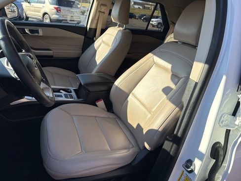 Used 2024 Ford Explorer XLT w/ Equipment Group 202A image 15