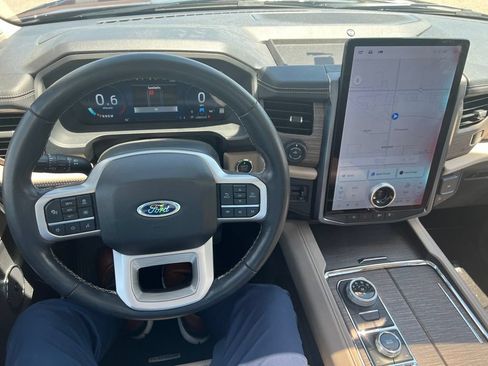 Used 2024 Ford Expedition Limited AWD/4WD image 15