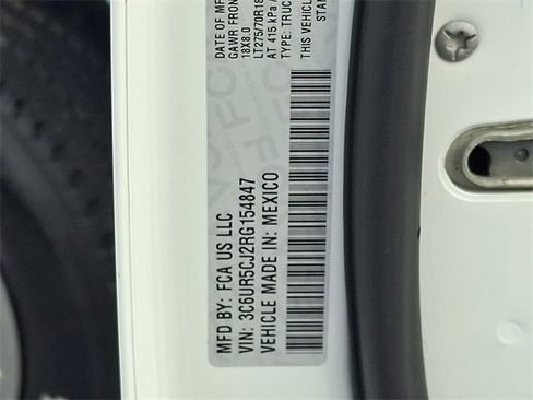 Used 2024 RAM 2500 Tradesman w/ Chrome Appearance Group image 26