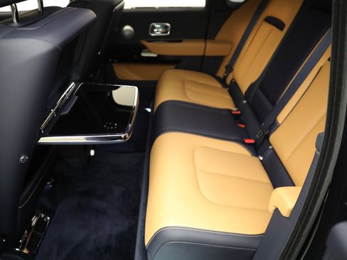 New 2026 Rolls-Royce Cullinan image 25