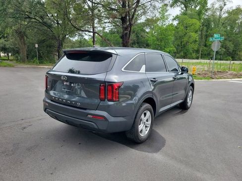 Used 2021 Kia Sorento LX AWD/4WD image 2