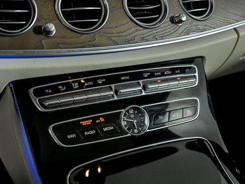 Used 2017 Mercedes-Benz E 300 4MATIC image 28