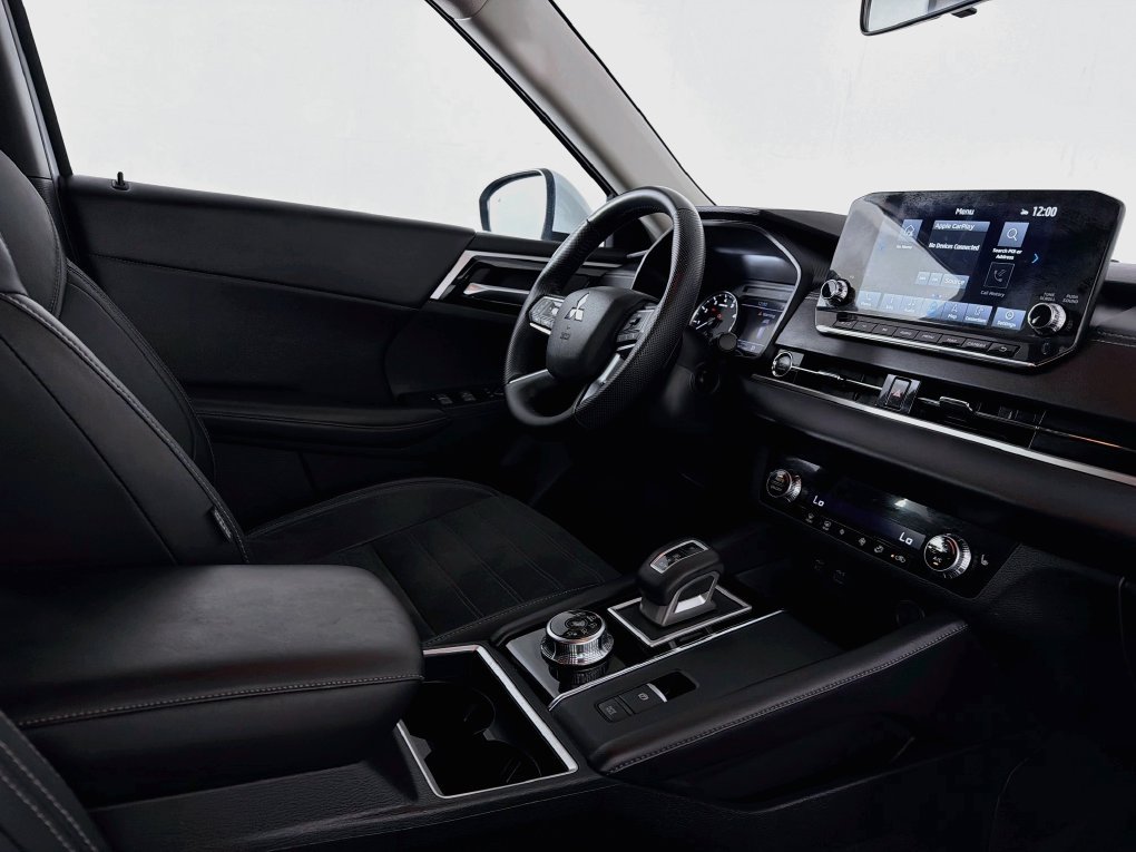 Used 2023 Mitsubishi Outlander SE FWD image 28