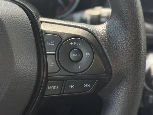 Used 2025 Toyota RAV4 XLE AWD/4WD image 20