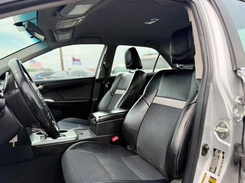 Used 2014 Toyota Camry SE image 10