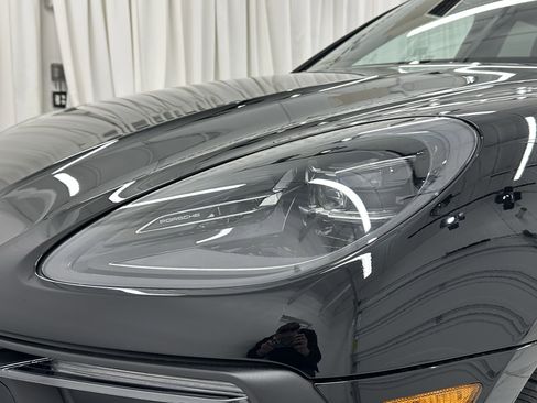 Certified 2024 Porsche Macan image 17