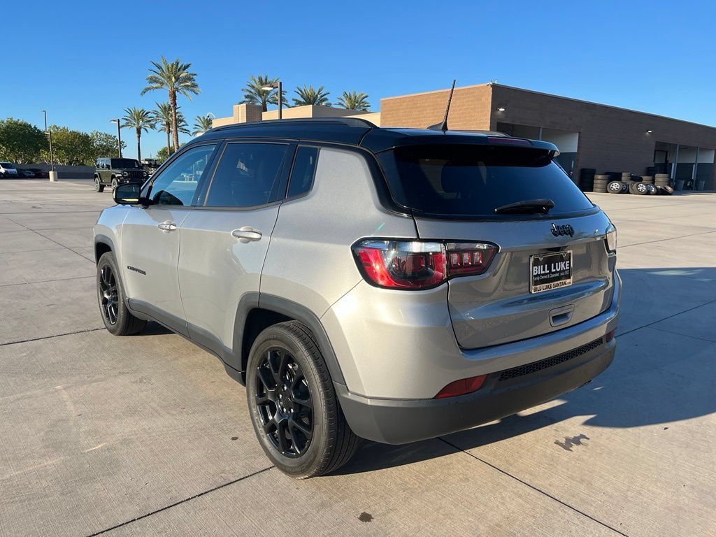 Used 2022 Jeep Compass Latitude w/ Convenience Group FWD image 9