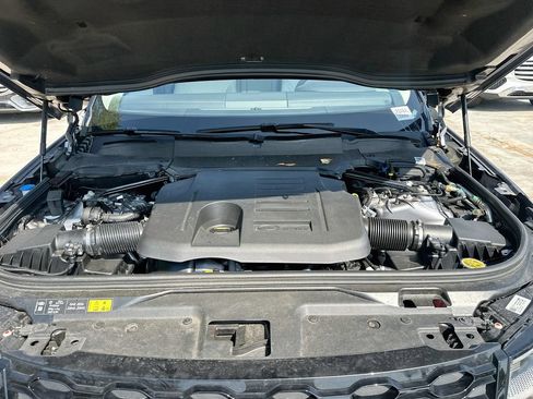 Certified 2025 Land Rover Discovery Dynamic SE AWD/4WD image 31