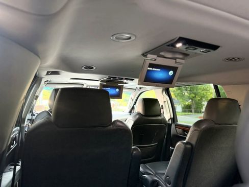 Used 2018 Cadillac Escalade ESV Luxury AWD/4WD image 13