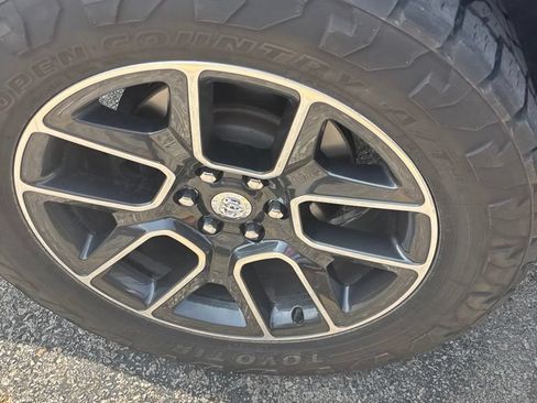Used 2019 RAM 1500 Laramie AWD/4WD image 16