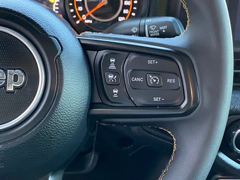Used 2024 Jeep Gladiator Sport AWD/4WD image 19