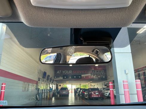 Used 2025 Nissan Versa SV FWD image 17