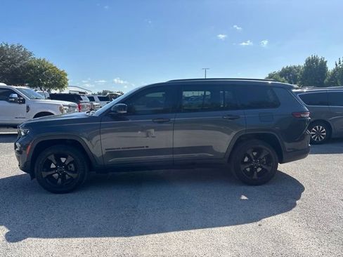 Used 2023 Jeep Grand Cherokee L Laredo RWD image 8