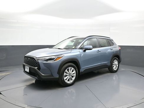 Certified 2022 Toyota Corolla Cross LE AWD/4WD image 10