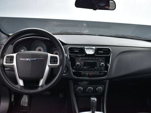 Used 2013 Chrysler 200 Touring FWD image 8