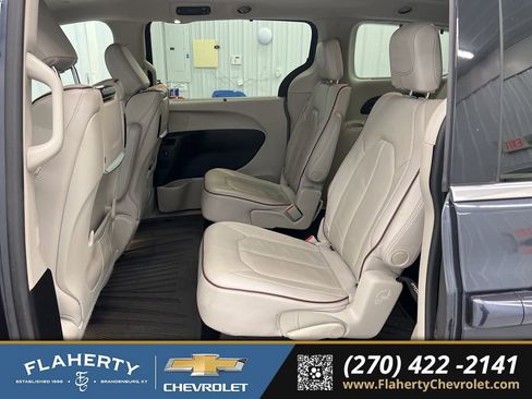 Used 2020 Chrysler Pacifica Limited w/ Tire & Wheel Group image 10